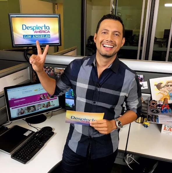 Este día tan alegre y lleno de felicidad lleva 17 años celebrándose. Luis Sandoval siempre nos da sus reportajes con una linda sonrisa.