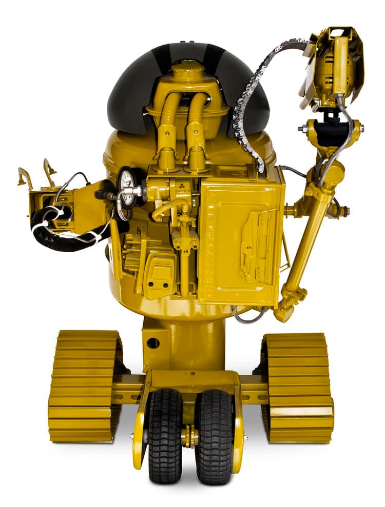 <b><a href="https://youtu.be/ip1bGdzOmpk" target="_blank">La pieza </a></b>no solo sorprende por sus detalles, sino por su movimiento y sonido. Diseñado, ensamblado y acanado por Castro, la obra cobra vida de materiales que alguna vez estuvieron catalogados como basura.