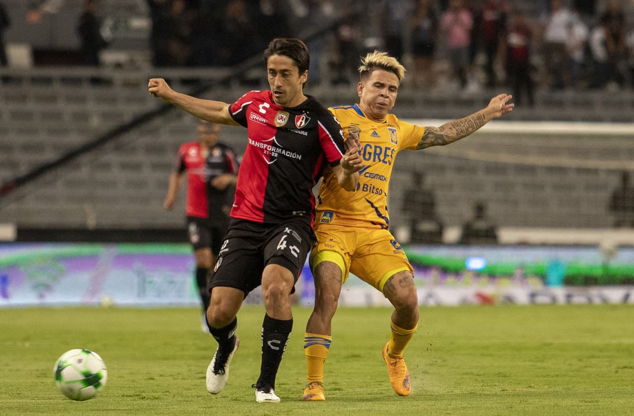 Atlas hizo valer su condición de local en el Estadio Jalisco y lleva ventaja para la vuelta de la Semifinal ante Tigres en el Universitario.