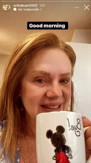 Buenfil está tan contenta con el aspecto natural de la piel de su rostro que comparte fotografías de “cara lavada” en su cuenta de Instagram.
<br>