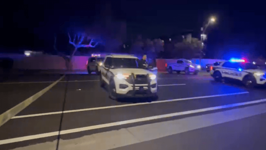 Por el accidente, las autoridades 
<b>cerraron la avenida 67, de norte a sur, entre Butler Dr. y Olive Ave</b>.