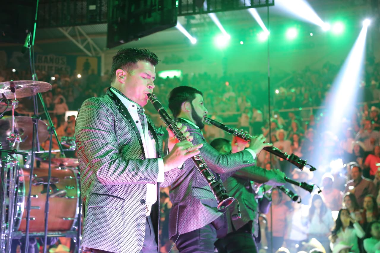 Los clarinetes suenan con sus dulces melodías.