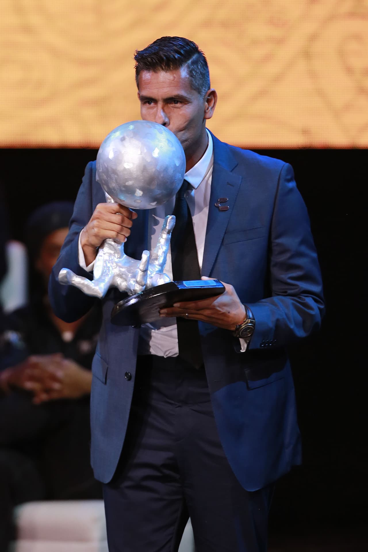Ronaldinho fue la gran figura de la ceremonia de investidura al Salón de la Fama de la décima generación, en donde los grandes ausentes fueron Raúl González, Roberto Carlos, Fabio Cannavaro y Pia Sundhage.