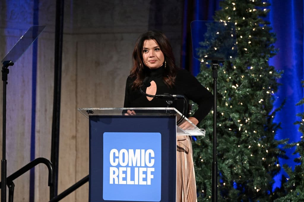 Ana Navarro, copresentadora de 
<i>The View</i> y conocida por su transición del Partido Republicano al Demócrata, presentará el martes. Navarro ha expresado su entusiasmo por este papel, destacando su historia personal como refugiada y su apoyo apasionado a Kamala Harris.