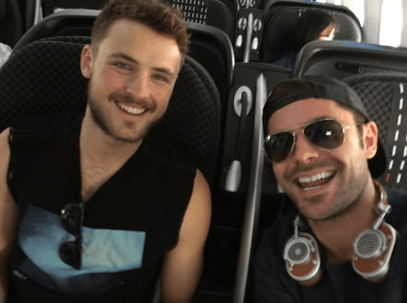 Sin embargo, no ha podido quitarse de encima la atención de varias seguidoras de Zac por lo guapo que es.