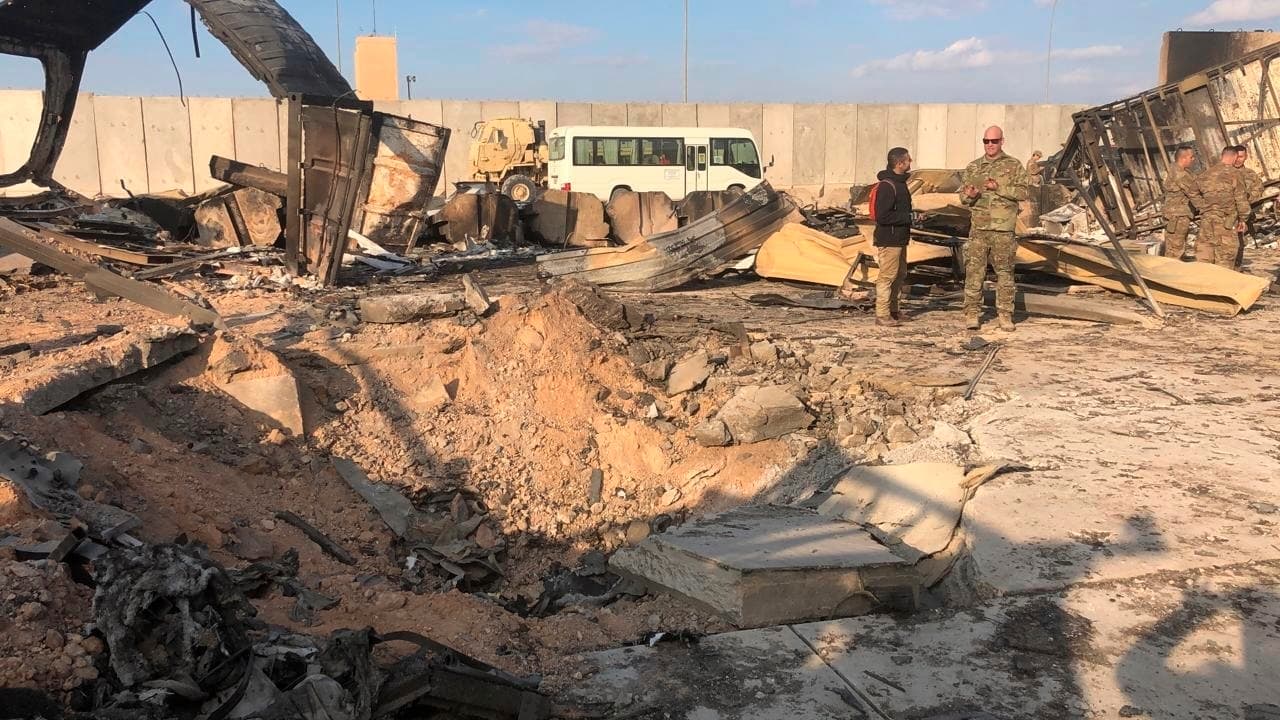 Diez de los 11 misiles alcanzaron posiciones estadounidenses en la extensa base aérea iraquí en medio del desierto, a unas 145 millas al oeste de Bagdad. Uno de los proyectiles golpeó del lado del ejército iraquí.