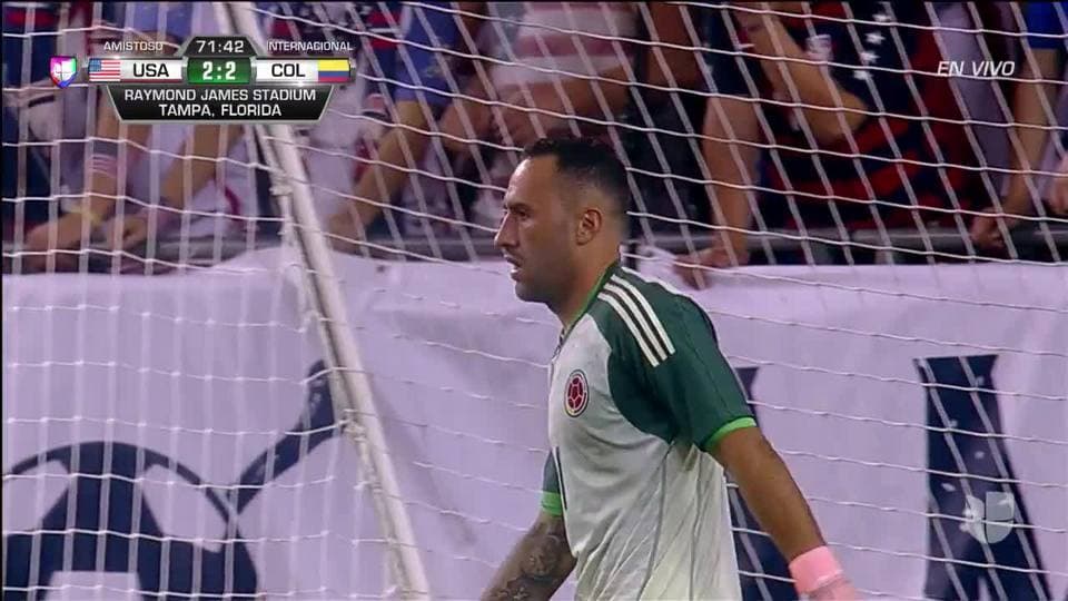 Antonee Robinson saca de banda y pone el balón en juego