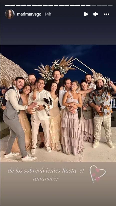 Aunque amigos famosos del actor se han limitado a decir que está "bien", este sábado lo demostró al dejarse ver en un par de imágenes de la
<b><a href="https://www.univision.com/famosos/asi-fue-la-espectacular-boda-de-marimar-vega-llena-de-celebridades-y-con-vista-al-mar-video">boda de Marimar Vega y Jerónimo Rodríguez</a></b>.
<br>