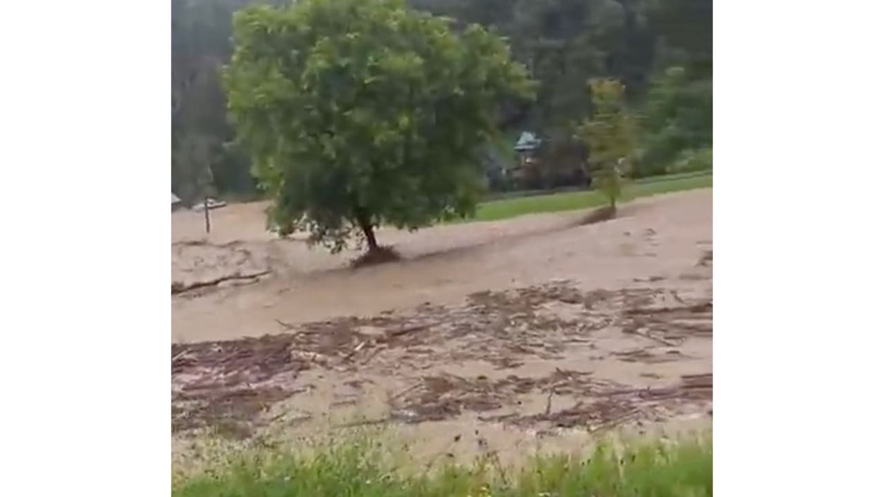 Hasta ahora no se reportan personas heridas en esta zona y los daños son principalmente en algunas viviendas y autopistas.