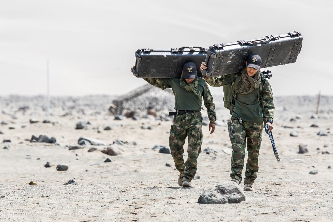 La primera semana de Fuerzas Comando llega a su fin con el equipo colombiano a la cabeza, en segundo lugar el equipo de Perú y Estados Unidos en tercer lugar. Durante esta semana, los militares de élite atravesaron pruebas que llevan al extremo tanto su resistencia física como mental, además de sus habilidades tácticas. Esto es algo de lo que se ha vivido en Fuerzas Comando 2016.
