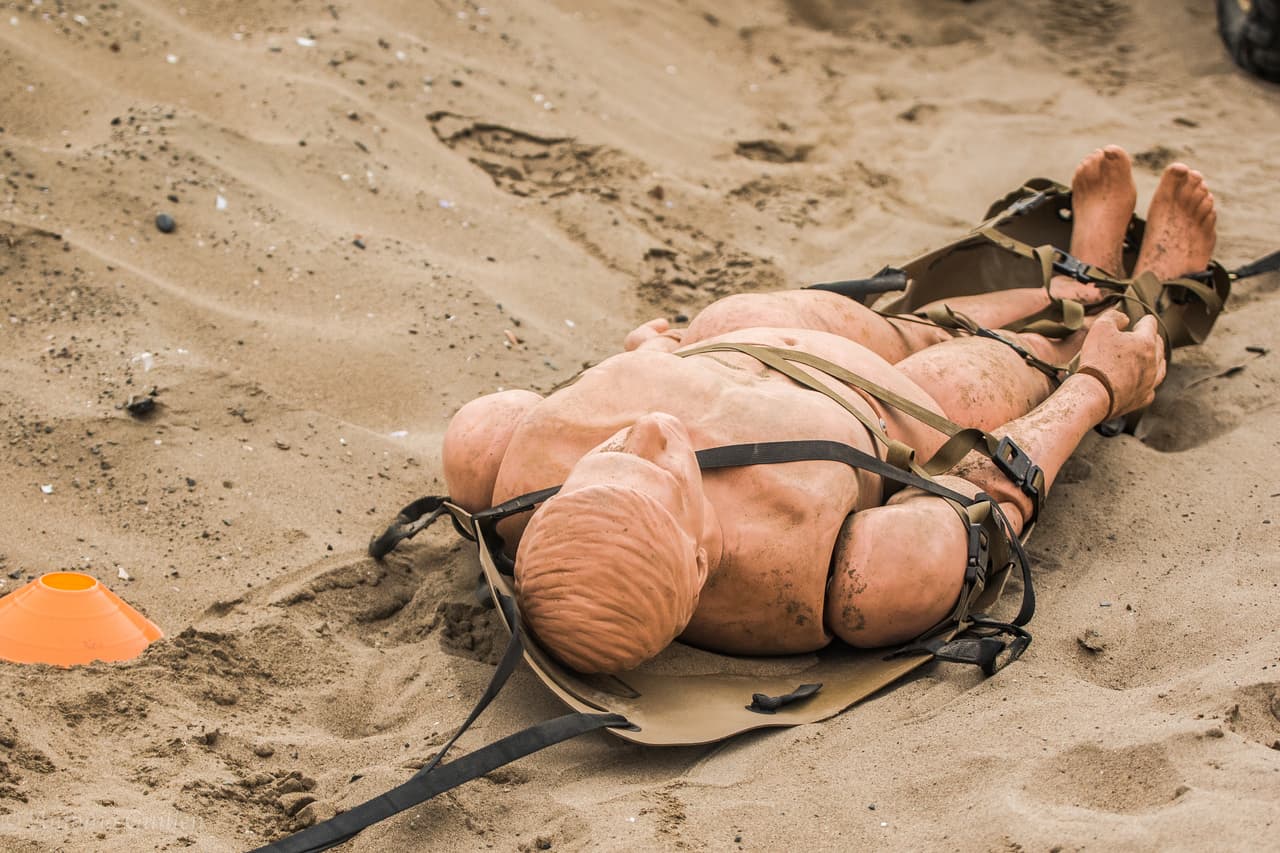 La primera semana de Fuerzas Comando llega a su fin con el equipo colombiano a la cabeza, en segundo lugar el equipo de Perú y Estados Unidos en tercer lugar. Durante esta semana, los militares de élite atravesaron pruebas que llevan al extremo tanto su resistencia física como mental, además de sus habilidades tácticas. Esto es algo de lo que se ha vivido en Fuerzas Comando 2016.