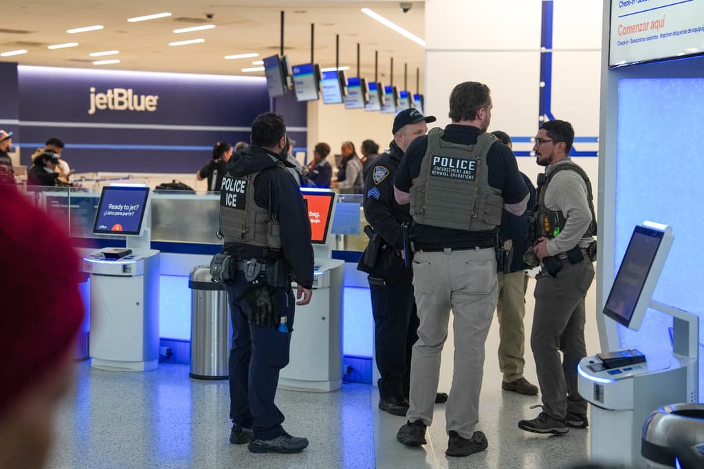 El pasado sábado, 21 de marzo, en el JFK se reportó un ausentismo de 33% entre los trabajadores de TSA, lo que llevó a que las filas de pasajeros para examinación se extendieran por más de 3 horas.