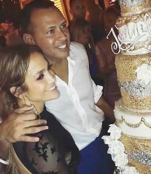 Jennifer López y Alex Rodríguez festejaron el sábado, por adelantado, sus cumpleaños. Ella cumple este lunes 48 y él 42 el próximo jueves.