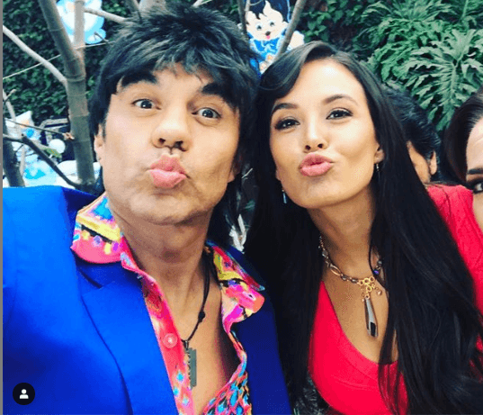 En un día de grabaciones, El Vítor aprovechó cada oportunidad para coquetear con la actriz y conductora Georgina Holguin.