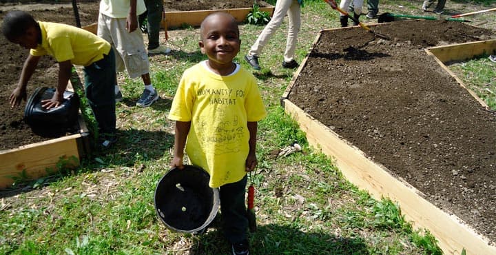 Obras de caridad: cómo fomentar en los niños la ideología de dar