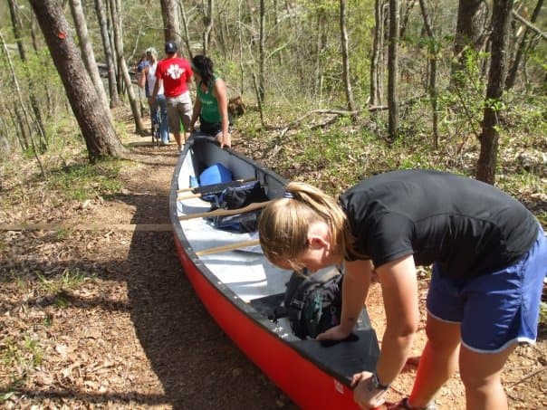 Pilot Mountain también ofrece paseos en canoa por partes del río Yadkin.