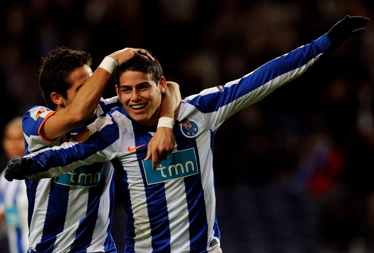 En 2010 llegó al Porto por más de 5 millones de euros donde también brilló y logró ganar tres Ligas, una copa, tres supercopas y una UEFA Europa League junto con sus compatriotas Radamel Falcao y Freddy Guarín.
<br>