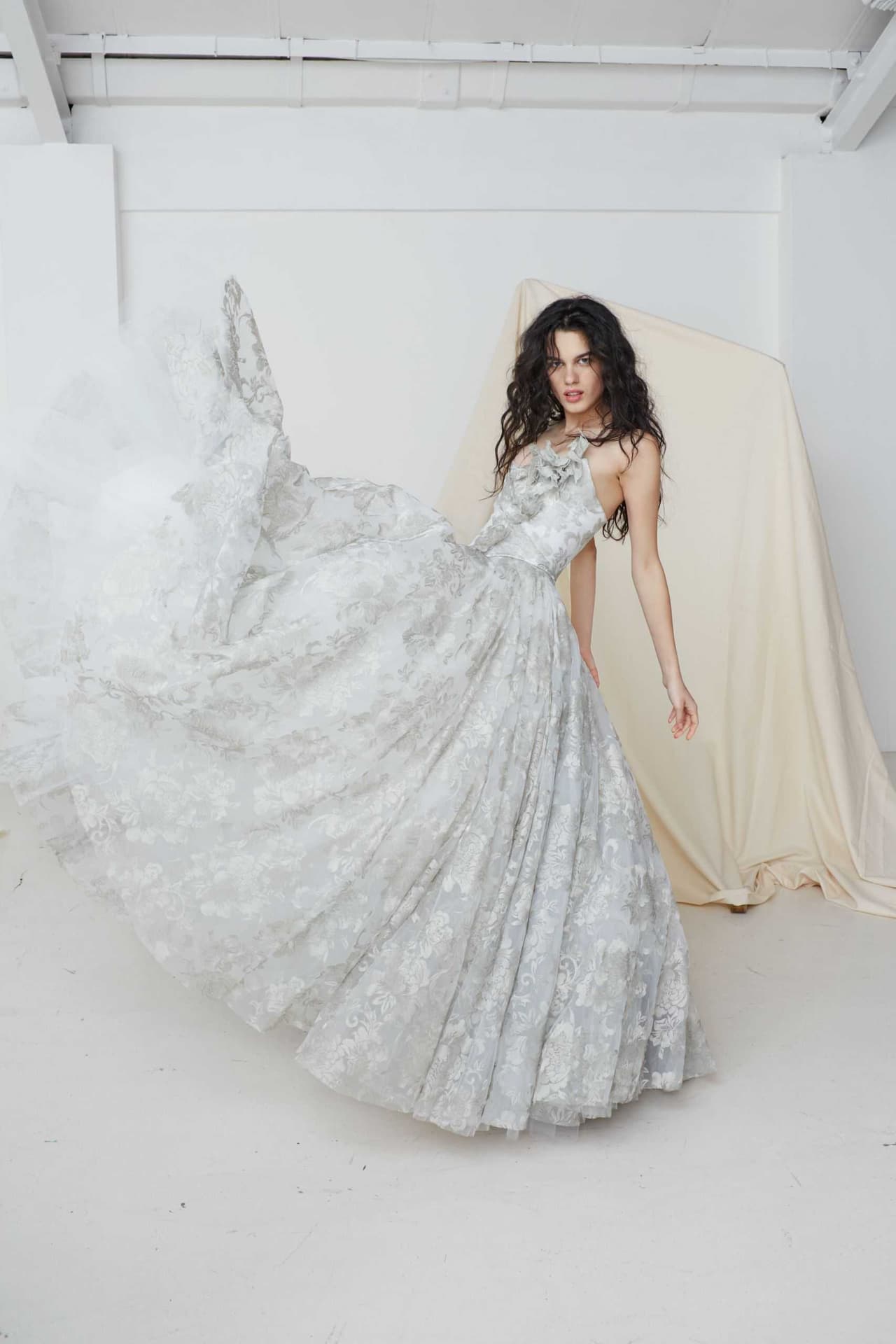 La elección de esta diseñadora sería sin duda una de las irreverencias más grandes de la princesa Eugenie en el día más comentado de su vida.