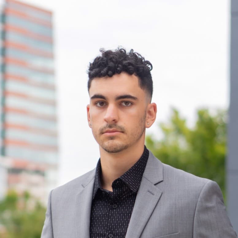 <b>Nick Gallardo </b>se postuló a la alcaldía de Siler City, en el condado de Chatham, alcanzando un 11.68% de los votos. Thomas K. (Chip) Price III fue el ganador de esta contienda con el 52.43%.