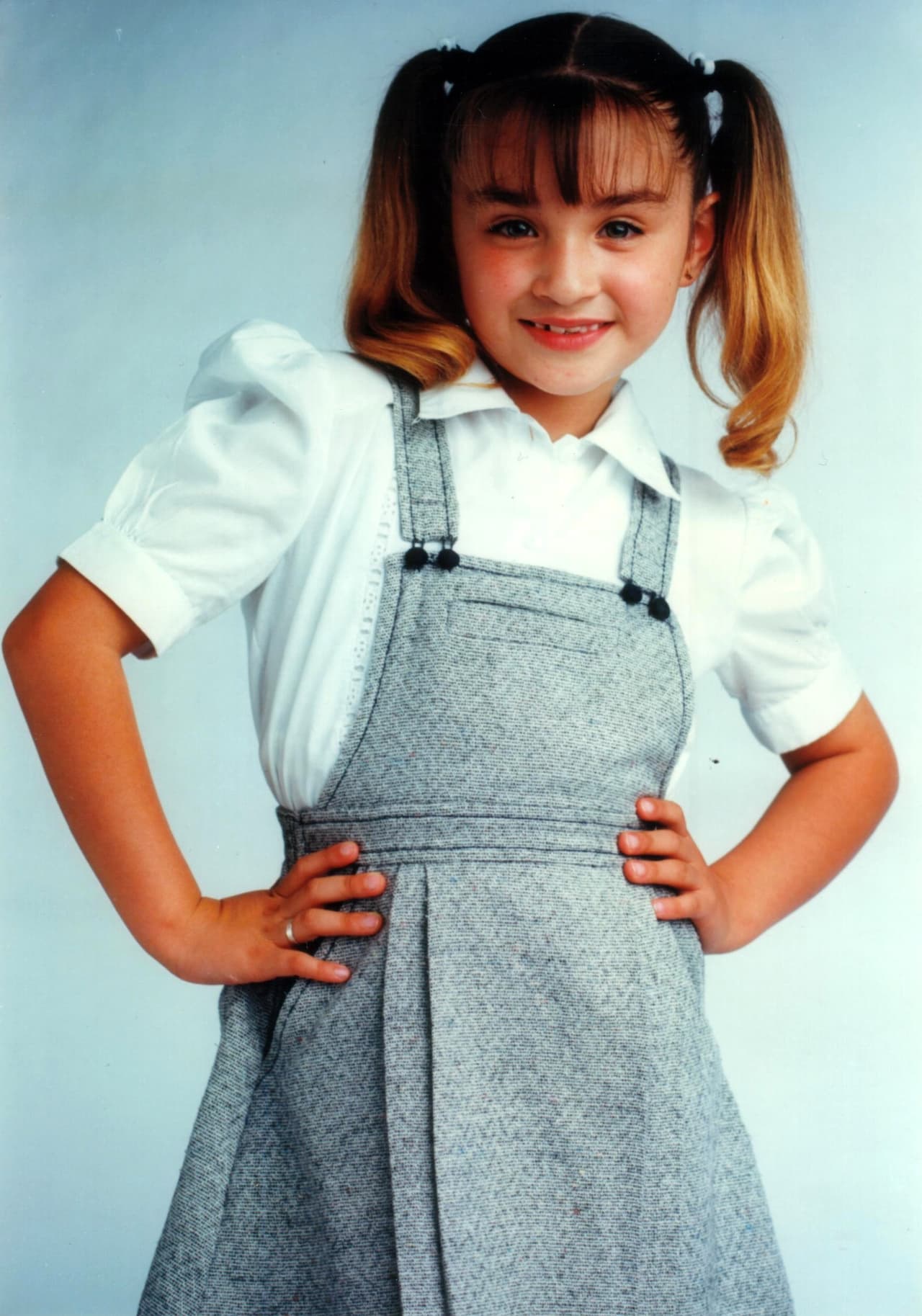 Imposible olvidarnos de 
<i>Luz Clarita</i>, la pequeña niña huérfana que robaba corazones dentro y fuera de la pantalla. 
<b><a href="http://www.univision.com/temas/daniela-lujan" target="_blank">Daniela Luján</a></b> saltó a la fama en 1996 con este personaje y se llevó a casa un Premio TVyNovelas por Mejor actuación infantil.