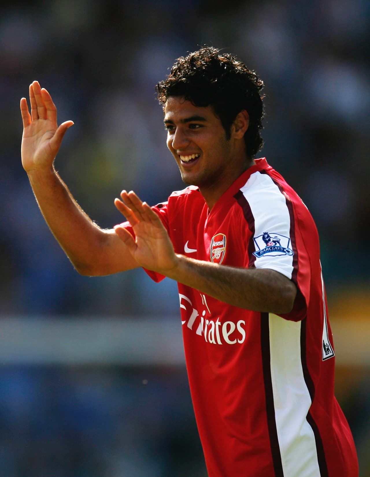Carlos Vela fue fichado por el Arsenal en 2005, pero tras ser cedido varias veces finalmente debutó en 2008. Su primero de 11 goles fue contra Portsmouth el 2 de mayo de 2009.