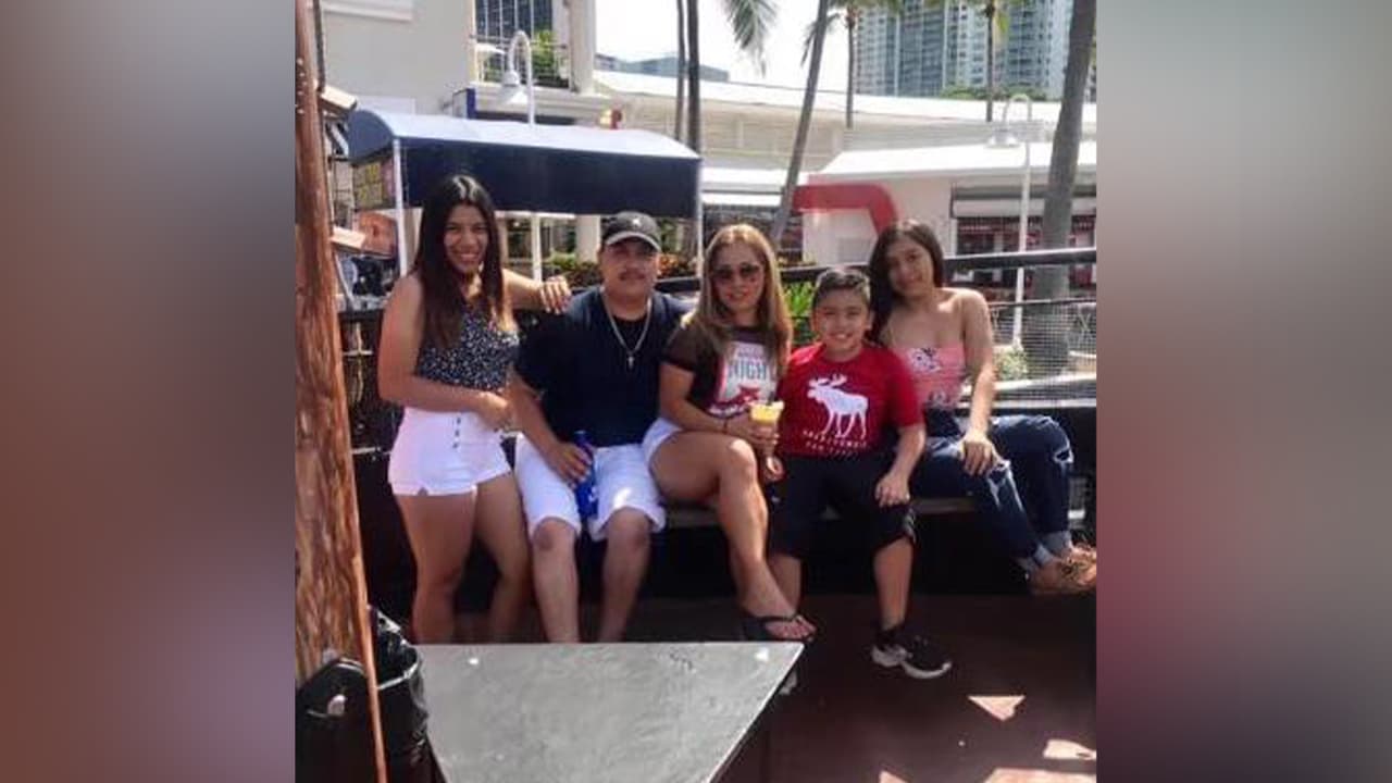 Su familia está muy orgullosa de él y seguirán apoyándolo, aseguró su madre, Karla Silguero.