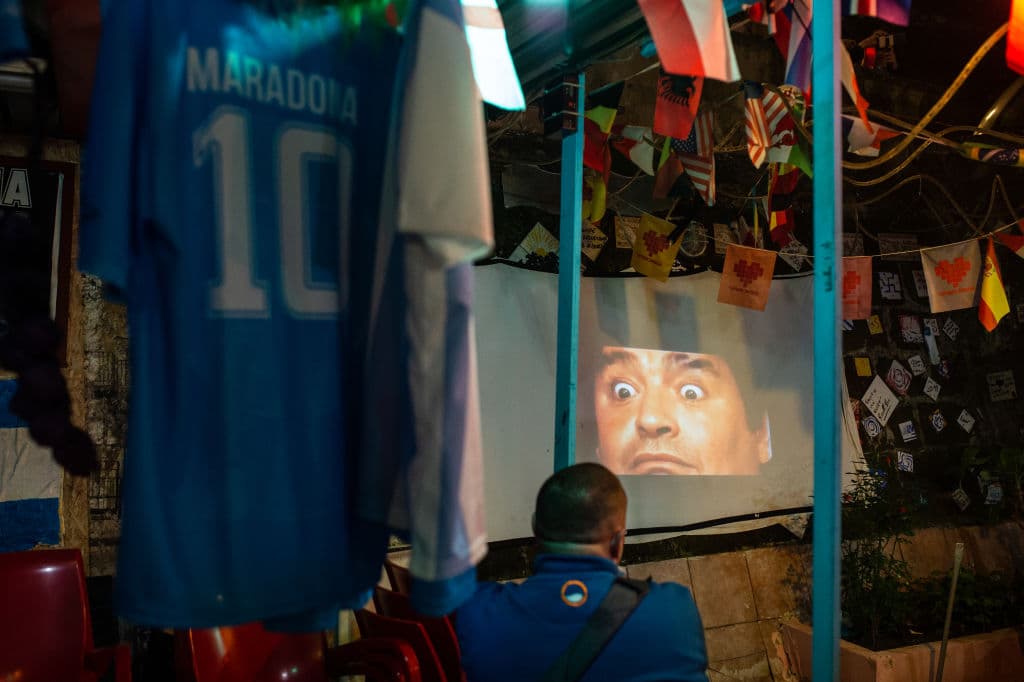 Así viven la muerte de Diego Armando Maradona en San Paolo.