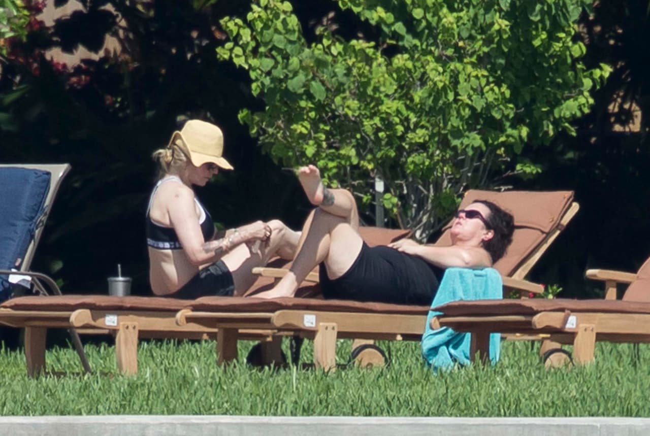 Sólo que cada una posa por su lado en la alfombra roja.