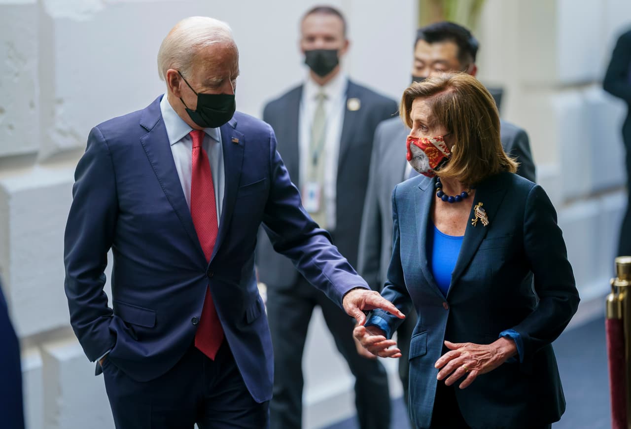 Pelosi pone un nuevo plazo para votar el plan de infraestructura; Biden prepara una reunión con legisladores