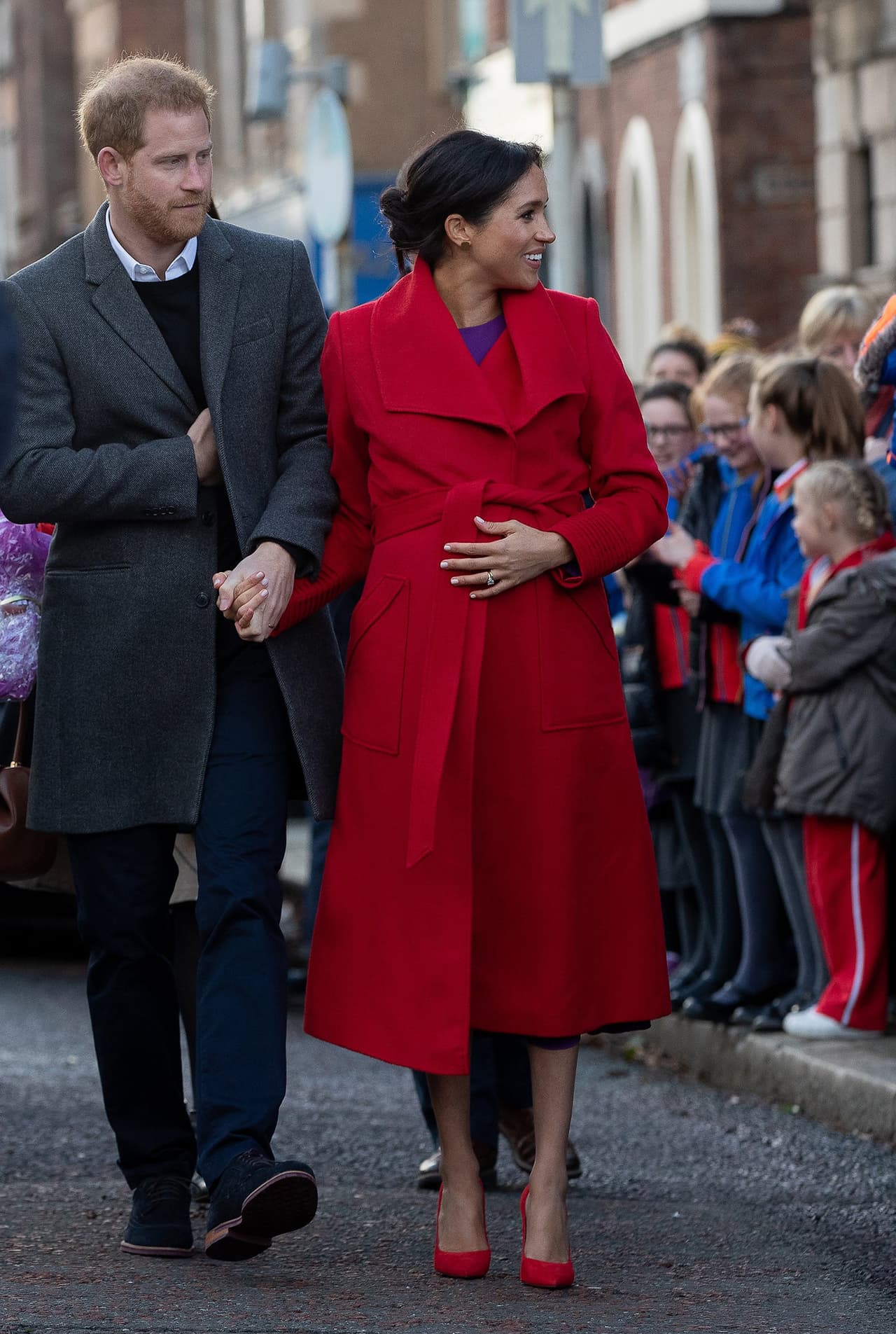 Meghan y Harry fueron presentados por un amigo en común en julio de 2016. En ese tiempo ella vivía en Toronto, Canadá, donde se filmaba la serie dramática ‘Suits’, en donde ella participaba.
<br>
