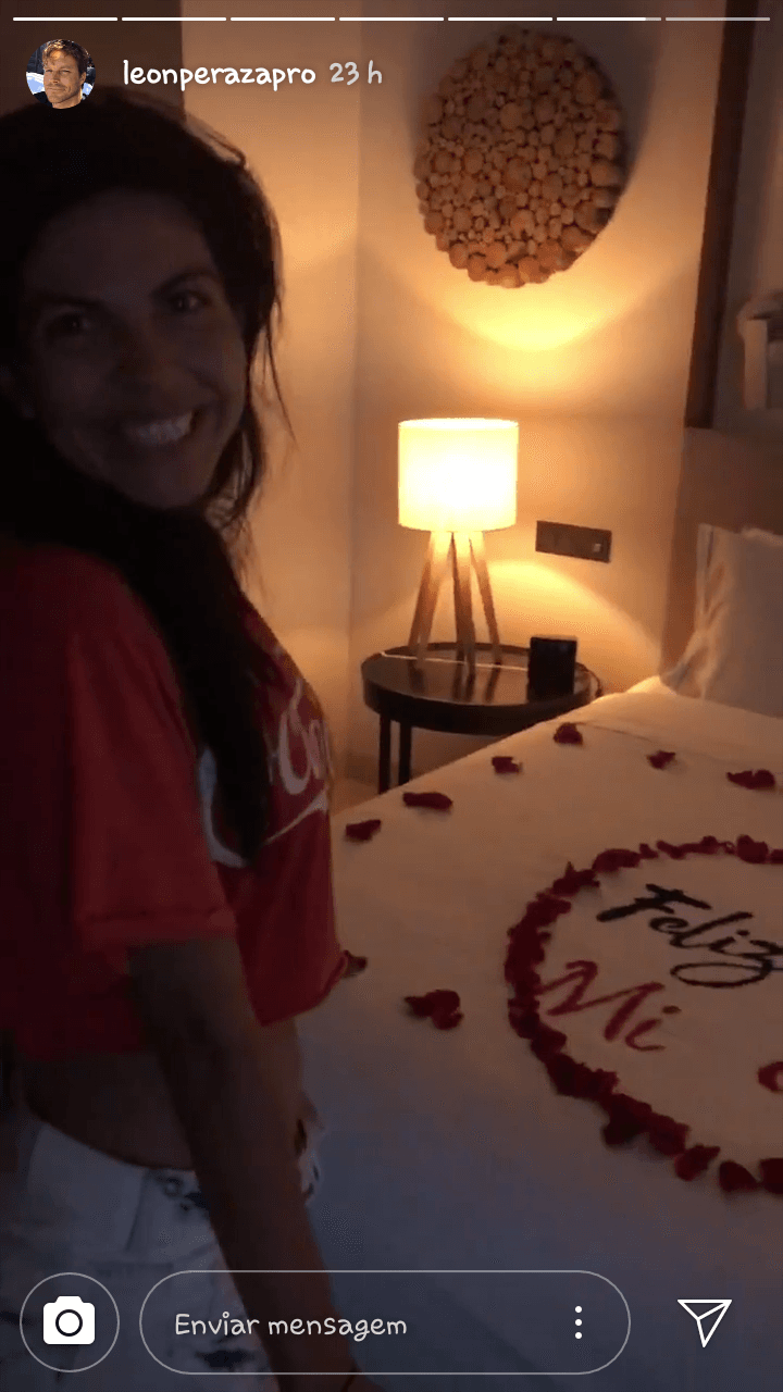 Otra de las sorpresas para África Zavala estuvo en la alcoba del hotel donde se hospedan, a la orilla del mar.