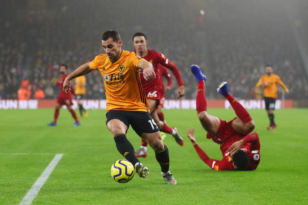 Con goles de Jordan Henderson y Roberto Firmino, Liverpool gana y alarga su racha de victorias a 14.