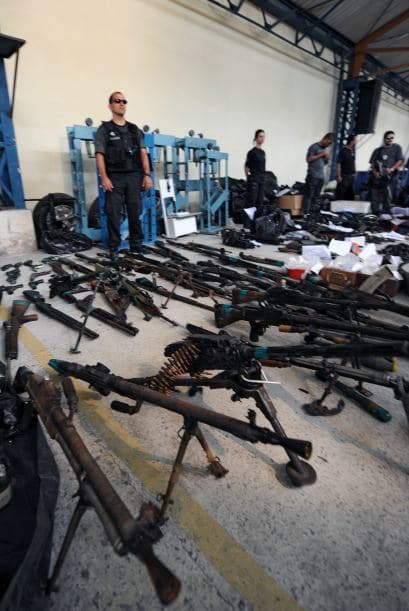 Este es el operativo más fuerte de la historia de Río de Janeiro, con al menos 2,600 hombres incluyendo policías de élite, apoyados por militares con blindados y helicópteros.