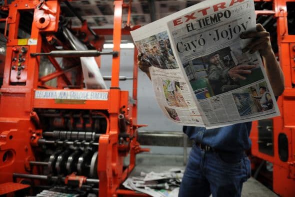 "Su madre era cocinera de Jacobo Arenas", uno de los fundadores de esa guerrilla en 1964, y desde pequeño asistía a las clases de marxismo que dictaba el jefe guerrillero, explicó a la AFP Ariel Avila, que durante dos años investigó su vida para la Comisión de la memoria histórica de Colombia. Precisamente fue Arenas quien le puso el apodo de "Mono", como se llama en Colombia a los rubios, refirió Ávila.