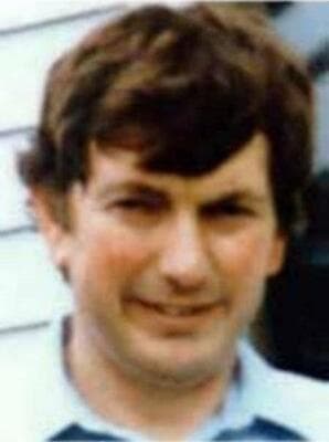 <h3 class="cms-H3-H3" style="box-sizing: border-box; margin-top: 0px; margin-bottom: 0.5rem; color: rgb(51, 51, 51); font-family: Roboto, sans-serif; font-style: normal; font-variant-ligatures: normal; font-variant-caps: normal; letter-spacing: normal; orphans: 2; text-align: left; text-indent: 0px; text-transform: none; white-space: normal; widows: 2; word-spacing: 0px; -webkit-text-stroke-width: 0px; background-color: rgb(255, 255, 255); text-decoration-thickness: initial; text-decoration-style: initial; text-decoration-color: initial;">Charles Martin Vosseler</h3>
<br>
<br>El hombre oriundo de Stafford Springs, Connecticut, es buscado por el secuestro de sus hijos: Charles Jason Vosseler y William Martin Vosseler, ambos de Rochester, New Hampshire.
<br>
<br>De acuerdo con la agencia, el rapto ocurrió el pasado 9 de octubre de 1986 y cuatro meses después, Vosseler -de entre 77 y 79 años- fue acusado formalmente de dos cargos por interferencia con la custodia por un gran jurado del condado de Strafford, New Hampshire.
<br>
<br>En abril de 1987 se presentó una denuncia penal federal y una orden de arresto contra Vosseler, quien además fue acusado de fugarse con tal de evitar el enjuiciamiento.
<br>
<br>El FBI está ofreciendo una recompensa de hasta 25,000 dólares por información que conduzca a la ubicación de Charles Martin Vosseler o a la de sus dos hijos.
<br>
<br>El acusado tiene vínculos con personas en Oklahoma, Nueva Jersey, Pennsylvania, Connecticut y Florida.