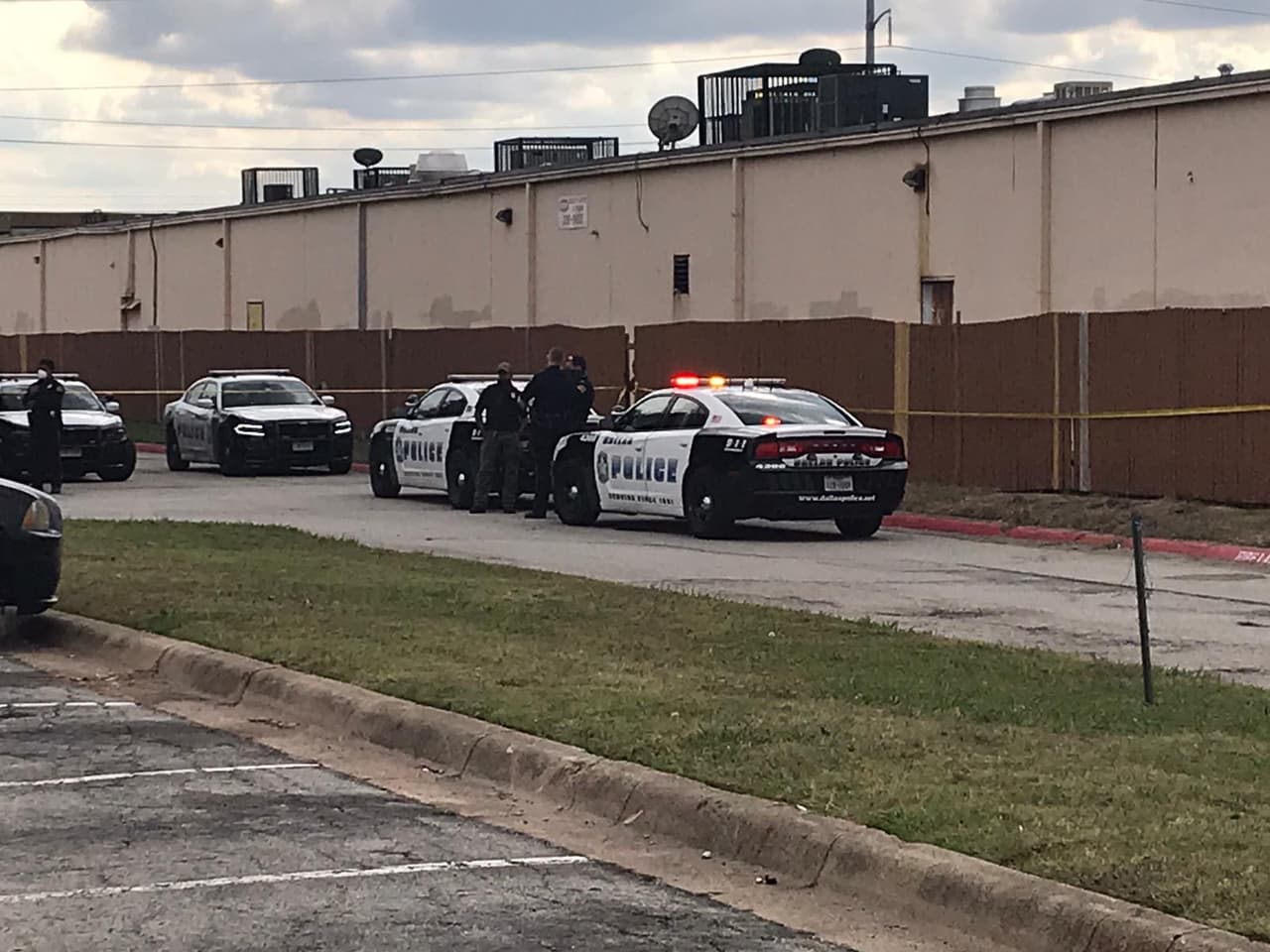 Según las autoridades la persona baleada es un hombre hispano indigente.