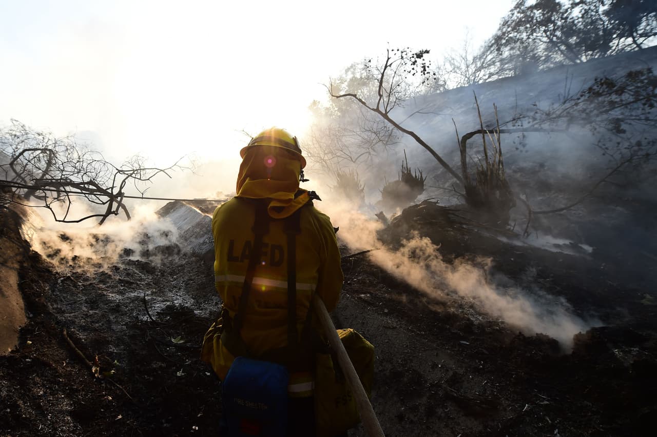 La evacuación de los residentes ocasionó graves problemas de tráfico en una zona densamente poblada.