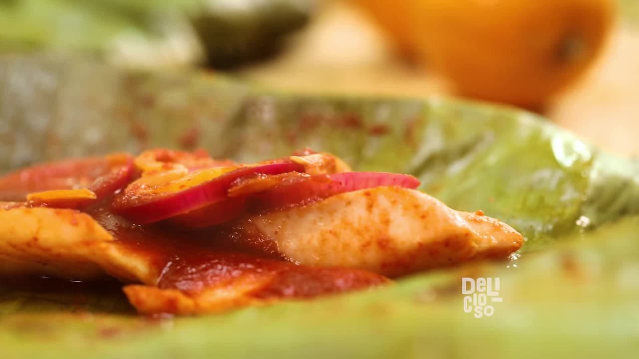 Pescado en hojas de plátano al achiote