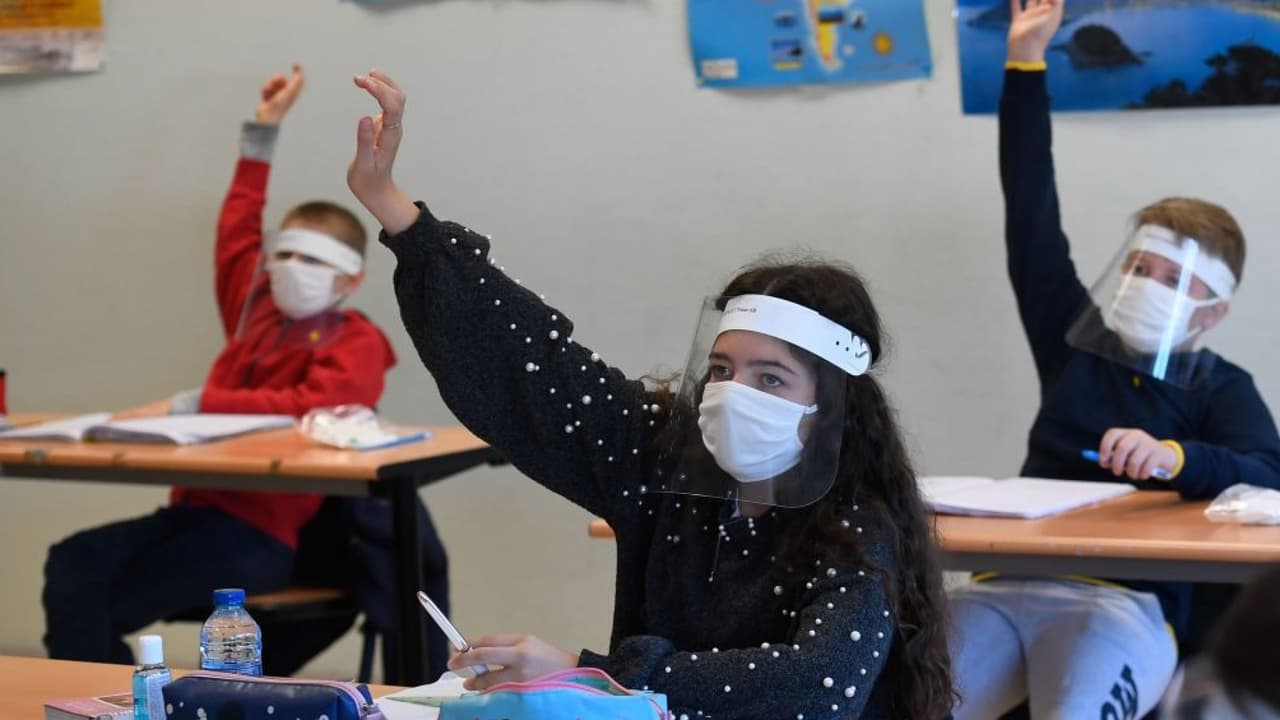Lo que debe hacer si siente miedo por sus hijos ante el regreso a clases a pesar del coronavirus
