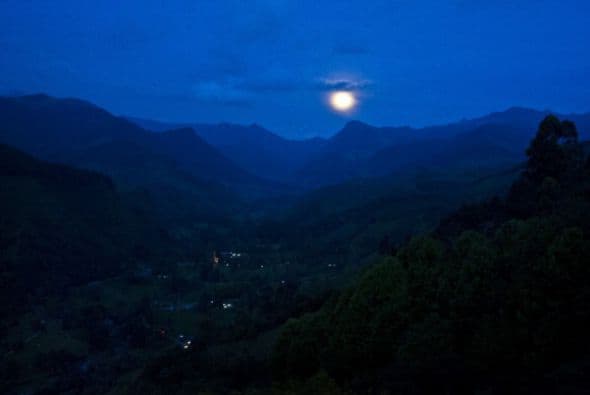 Así se vio la luna en Salento, Colombia.