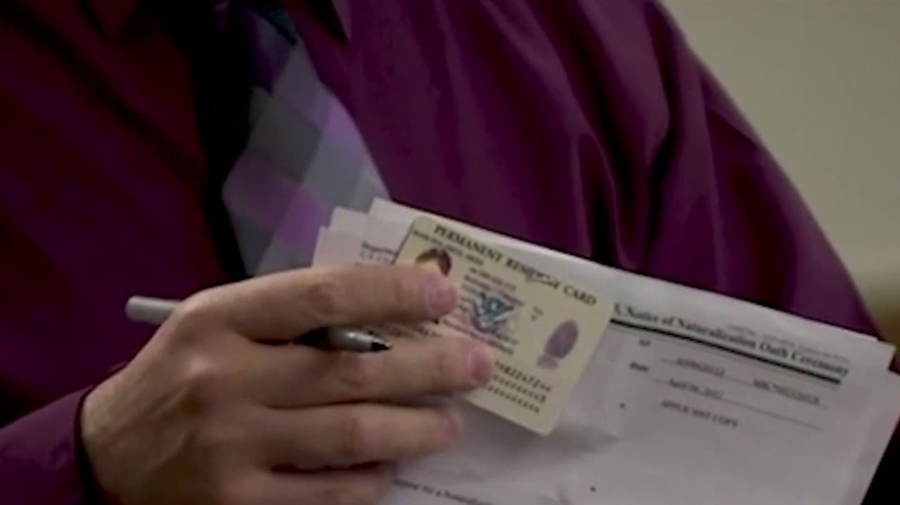 USCIS podrá registrar fraude aun si se retira la petición migratoria, alerta abogado