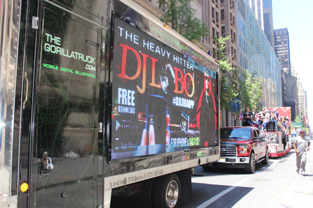 El orgullo boricua se hizo sentir en la quinta avenida en el Desfile Puertorriqueño de New York. Nuestra carroza la encendió Vico C y el Dream Team de DJs de La X.