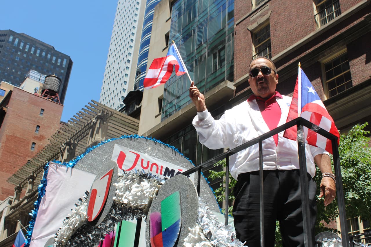 El orgullo boricua se hizo sentir en la quinta avenida en el Desfile Puertorriqueño de New York. Nuestra carroza la encendió Vico C y el Dream Team de DJs de La X.
