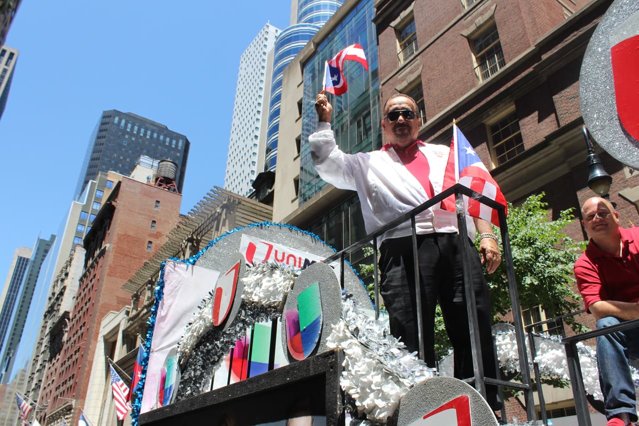 El orgullo boricua se hizo sentir en la quinta avenida en el Desfile Puertorriqueño de New York. Nuestra carroza la encendió Vico C y el Dream Team de DJs de La X.