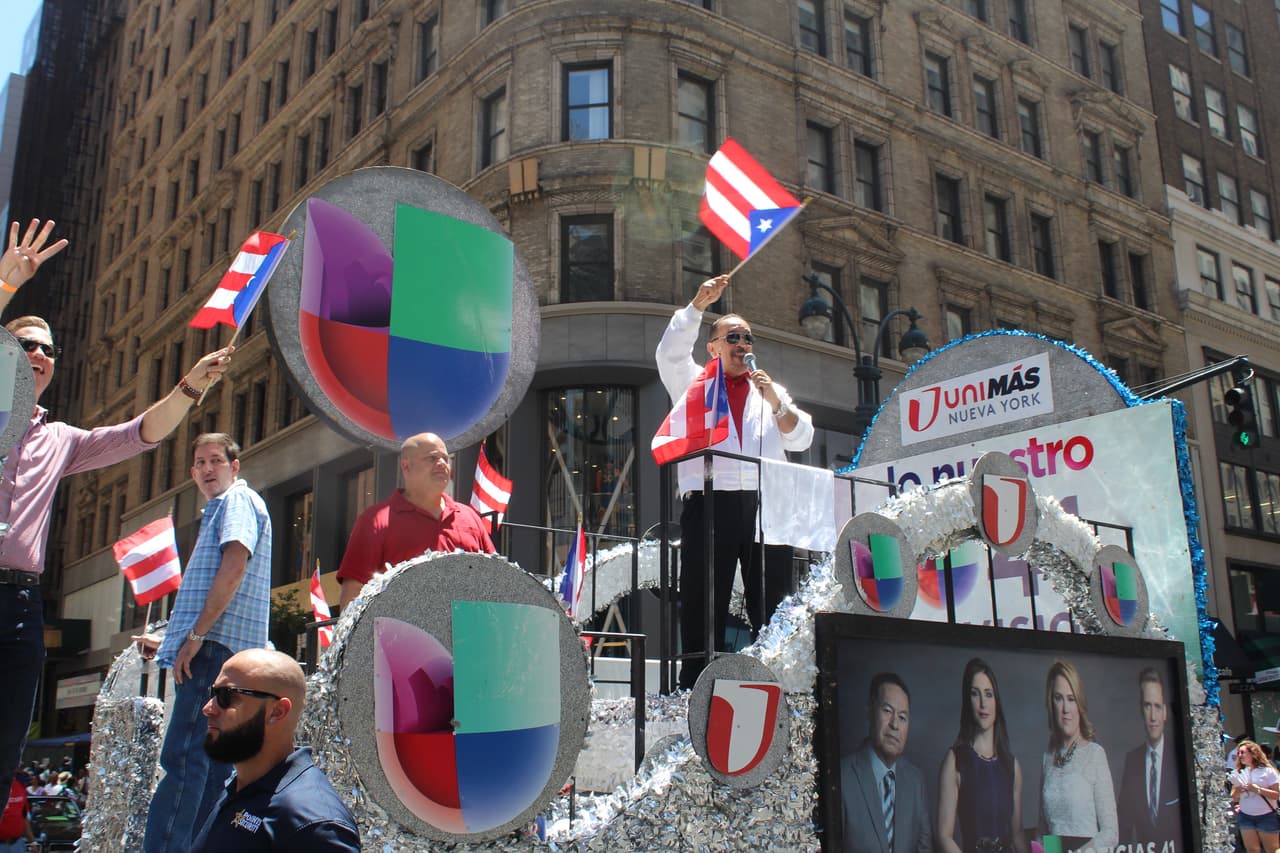 El orgullo boricua se hizo sentir en la quinta avenida en el Desfile Puertorriqueño de New York. Nuestra carroza la encendió Vico C y el Dream Team de DJs de La X.