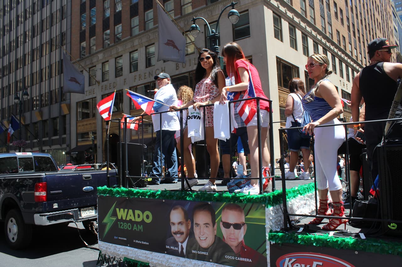 El orgullo boricua se hizo sentir en la quinta avenida en el Desfile Puertorriqueño de New York. Nuestra carroza la encendió Vico C y el Dream Team de DJs de La X.