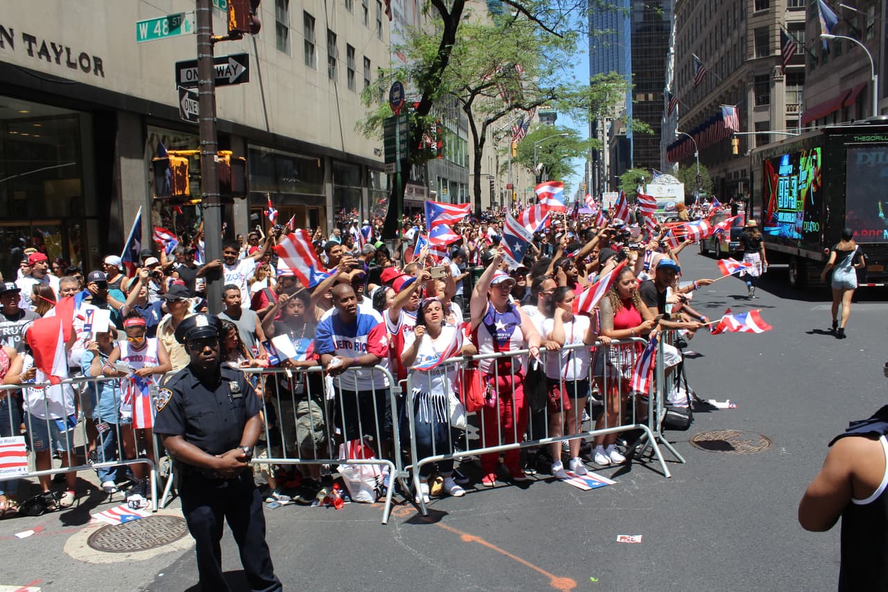 El orgullo boricua se hizo sentir en la quinta avenida en el Desfile Puertorriqueño de New York. Nuestra carroza la encendió Vico C y el Dream Team de DJs de La X.