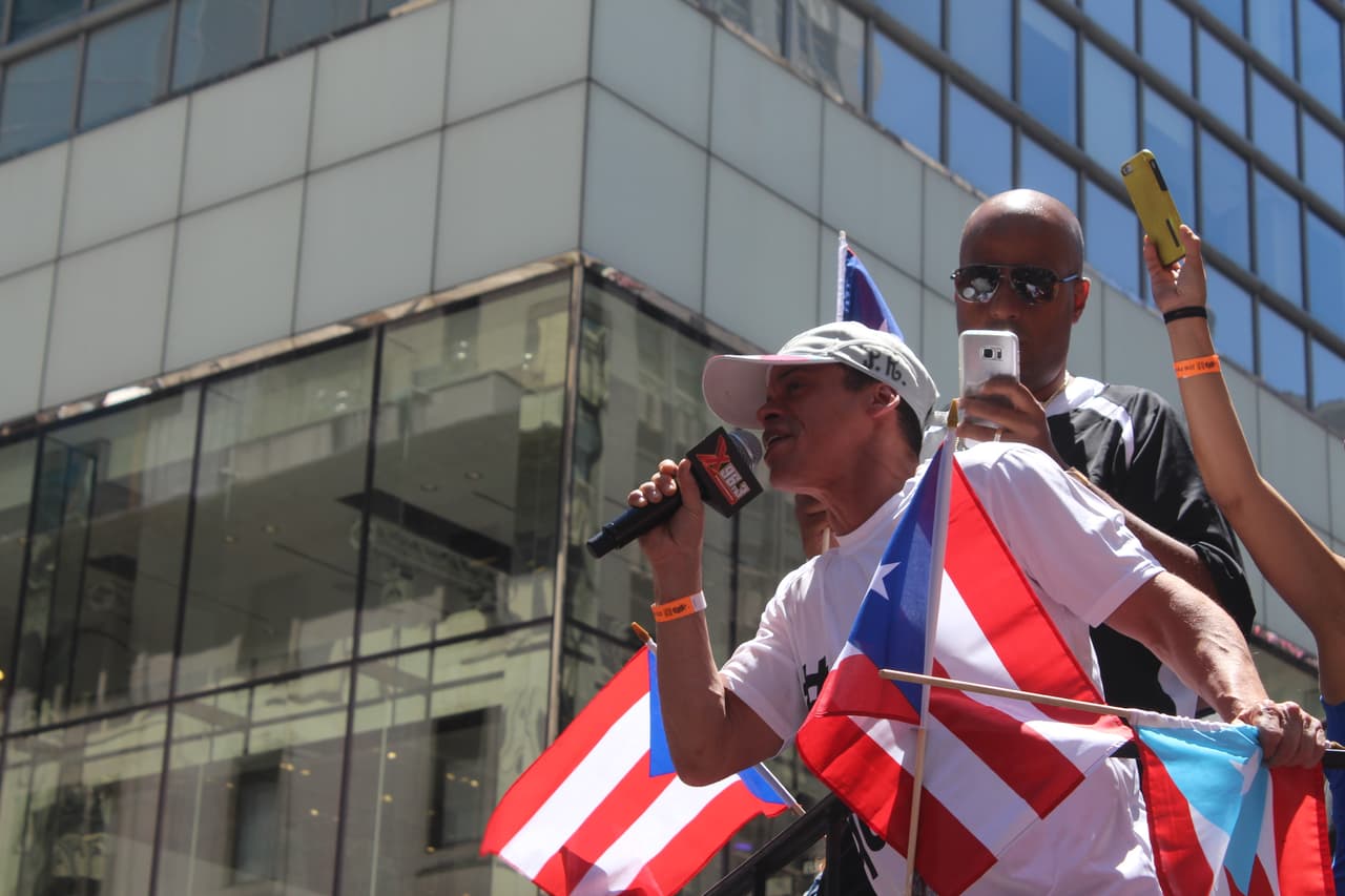 El orgullo boricua se hizo sentir en la quinta avenida en el Desfile Puertorriqueño de New York. Nuestra carroza la encendió Vico C y el Dream Team de DJs de La X.