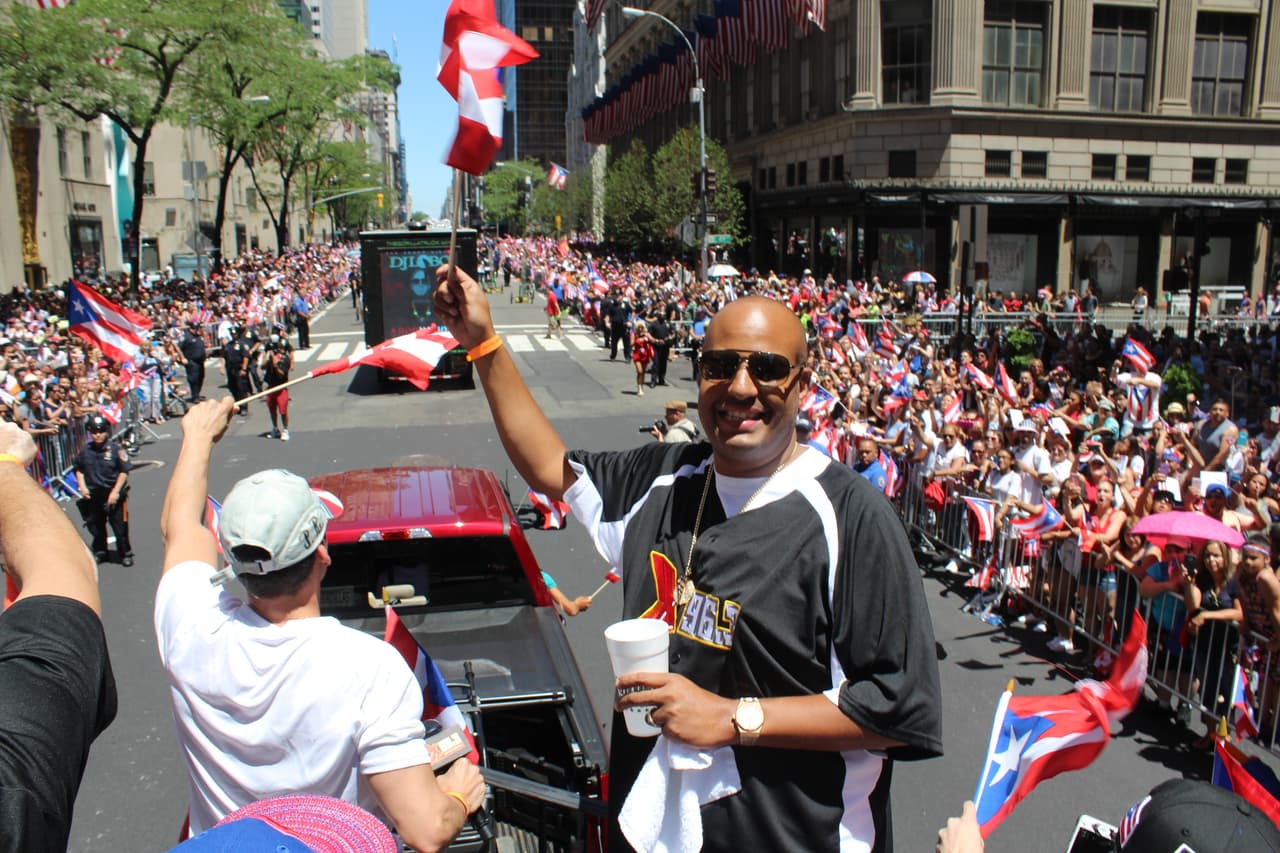 El orgullo boricua se hizo sentir en la quinta avenida en el Desfile Puertorriqueño de New York. Nuestra carroza la encendió Vico C y el Dream Team de DJs de La X.