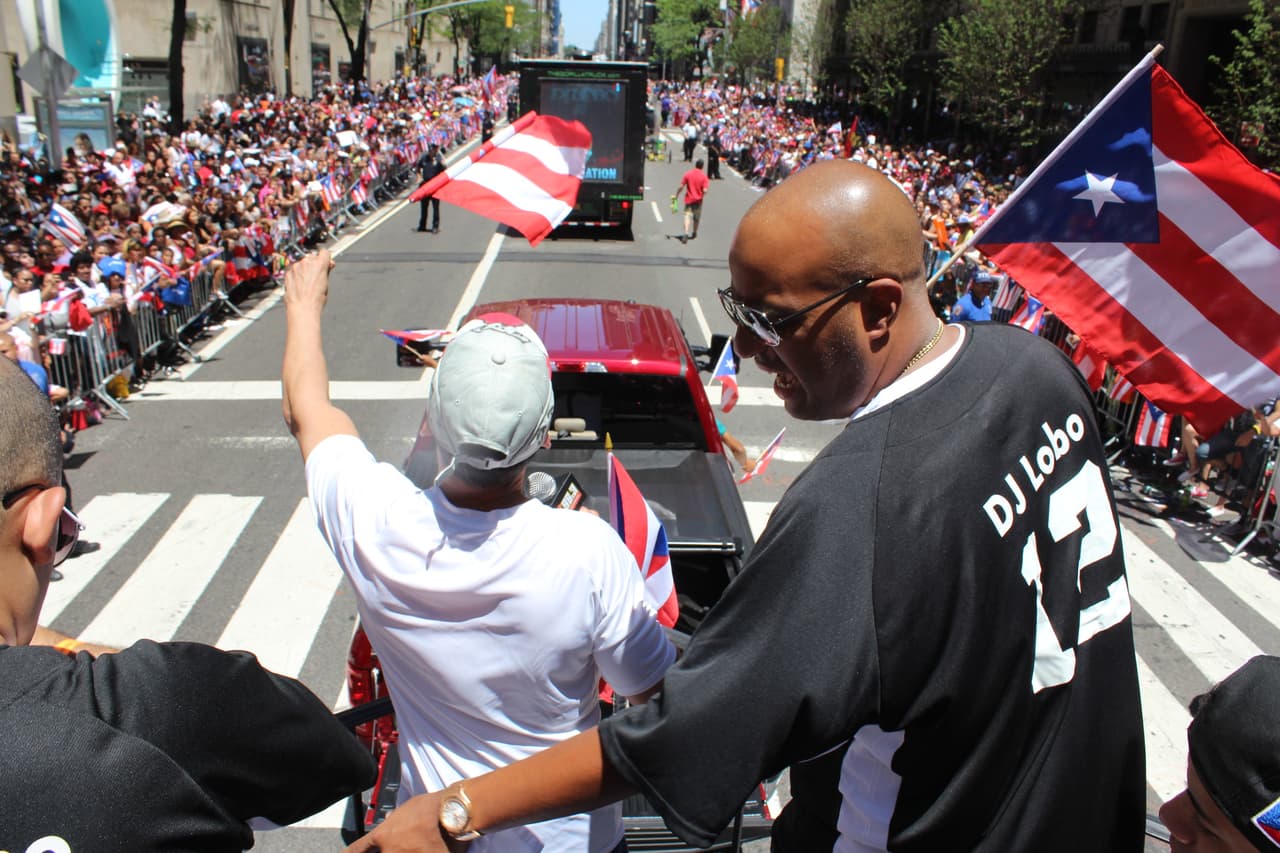 El orgullo boricua se hizo sentir en la quinta avenida en el Desfile Puertorriqueño de New York. Nuestra carroza la encendió Vico C y el Dream Team de DJs de La X.